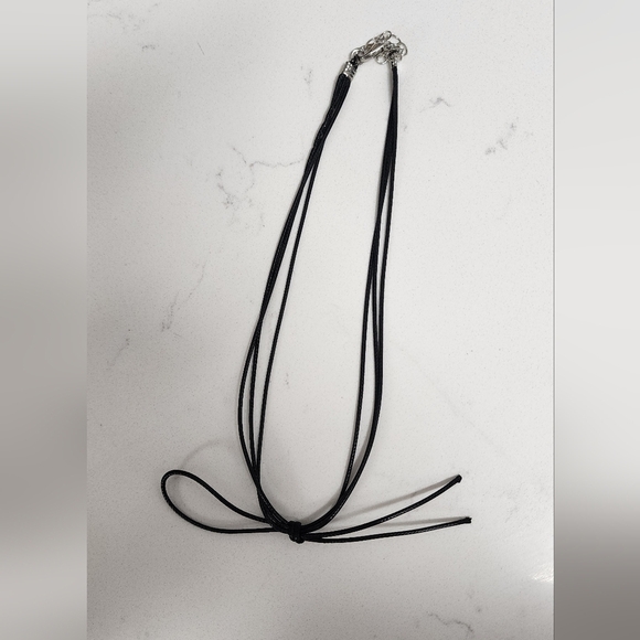 Elegant Adjustable Tie Black Necklace New - Picture 2 of 2